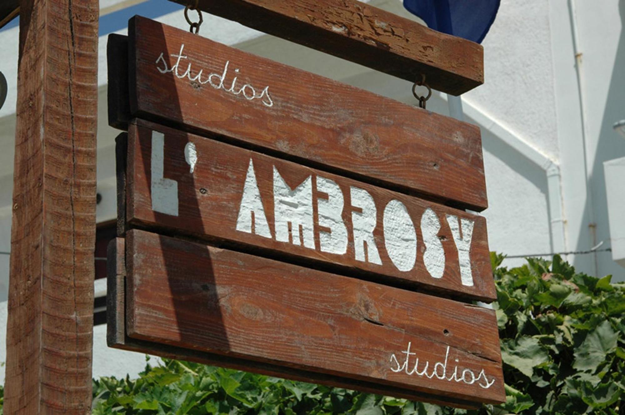 Ambrosia Studios Makrýgialos エクステリア 写真
